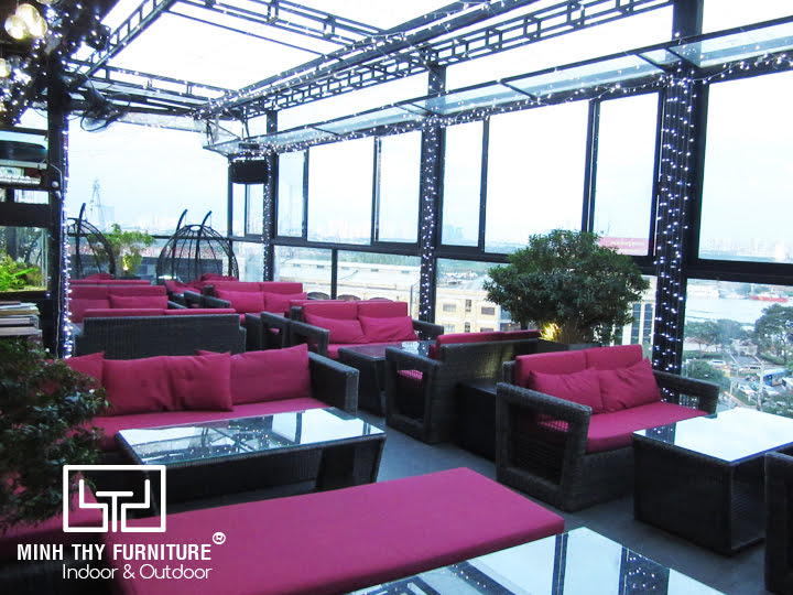 ban ghe sofa nhua gia may King Rooftop Coffee 1