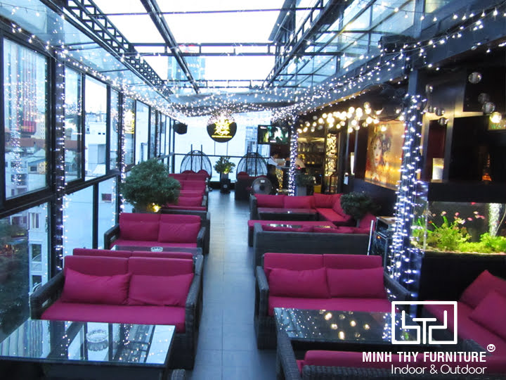ban ghe sofa nhua gia may King Rooftop Coffee 7