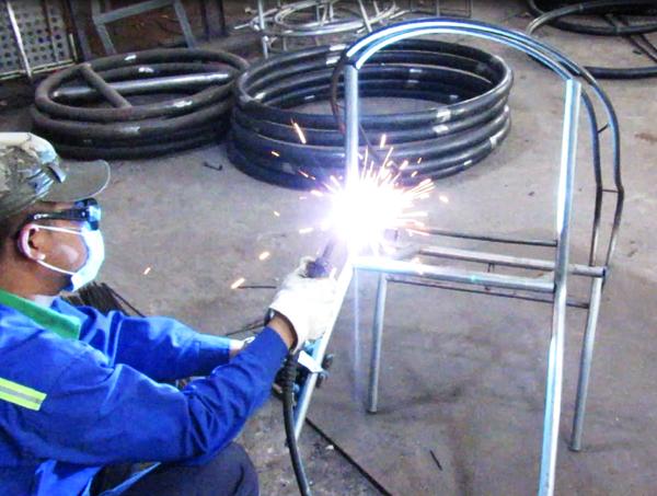 Quy trình sản xuất khung bàn ghế cafe nhựa giả mây