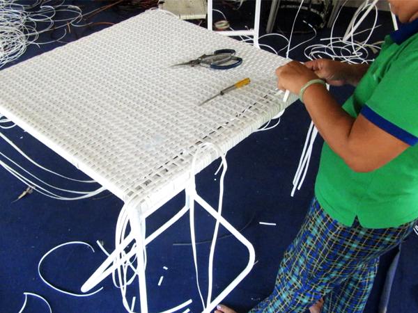 Bàn ghế quầy bar nhựa giả mây MT809 là từ khung inox đan sợi mây nhựa giả mây kháng uv