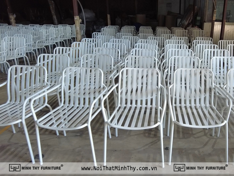 Bàn ghế ngoài trời đồng bộ theo lô cho resort và khách sạn